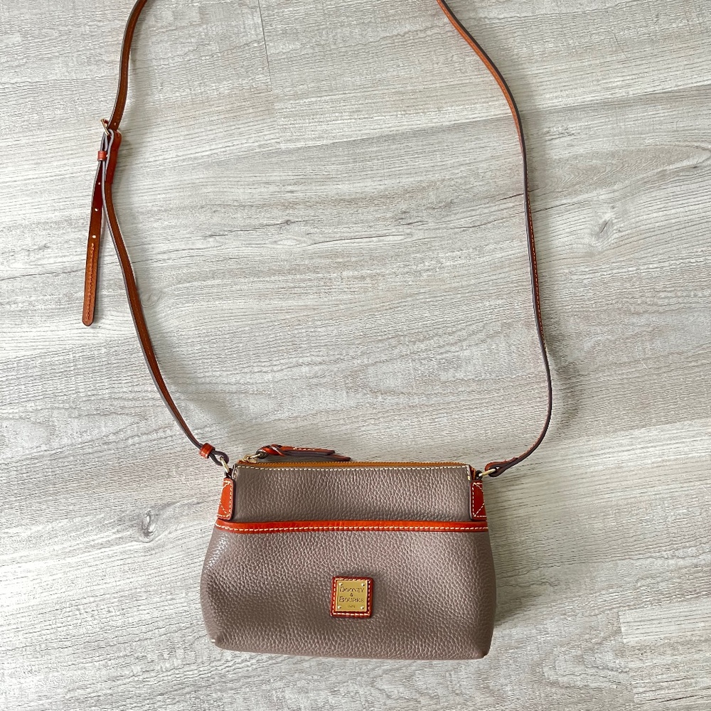 Small leather crossbody bag. - Picture 1 of 2